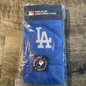 [NWT] Team Effort MLB Embroidered Towel - LA
